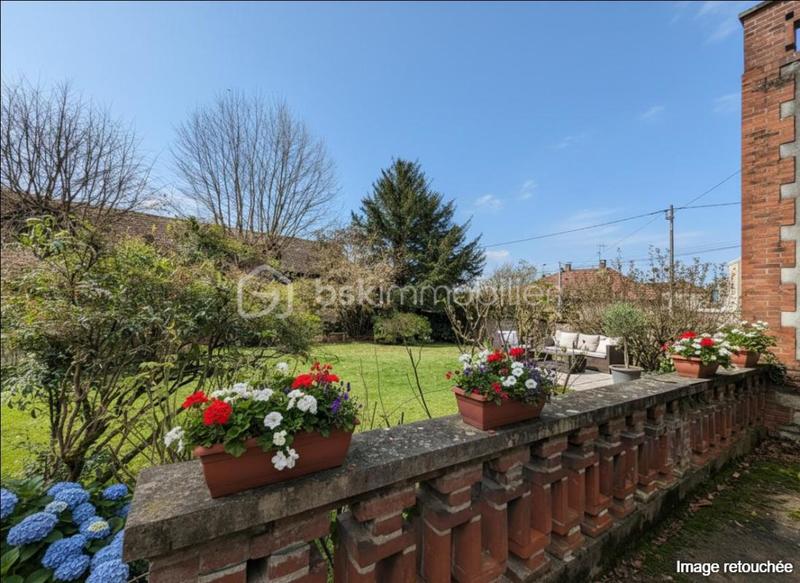 Demeure - 267 m² - 11 pièces