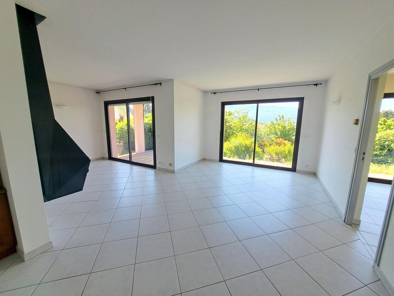 Maison - 202 m² - 5 pièces