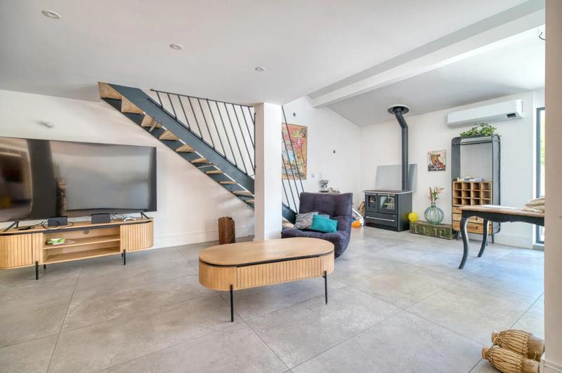 Maison - 255 m² - 7 pièces