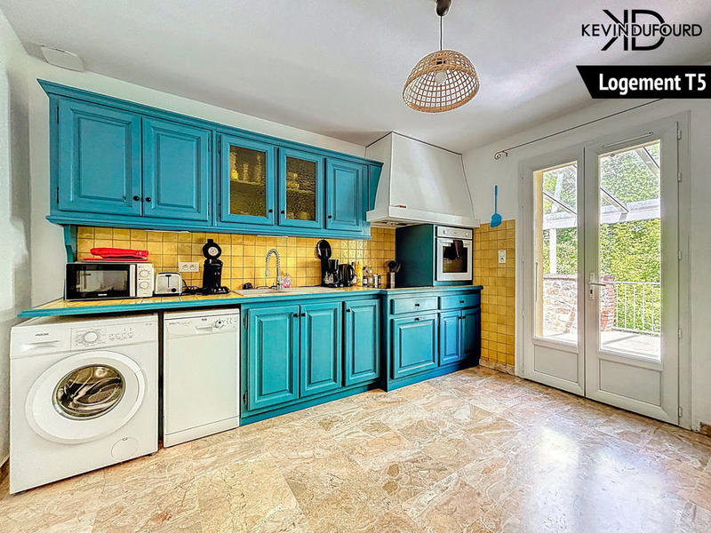 Maison - 225 m² - 11 pièces