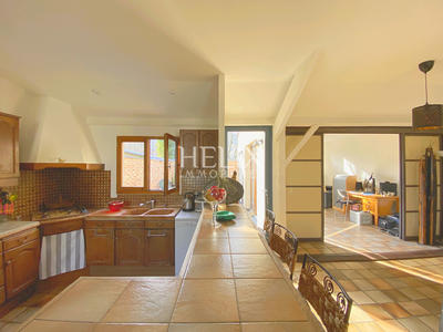 Maison - 340 m² - 9 pièces