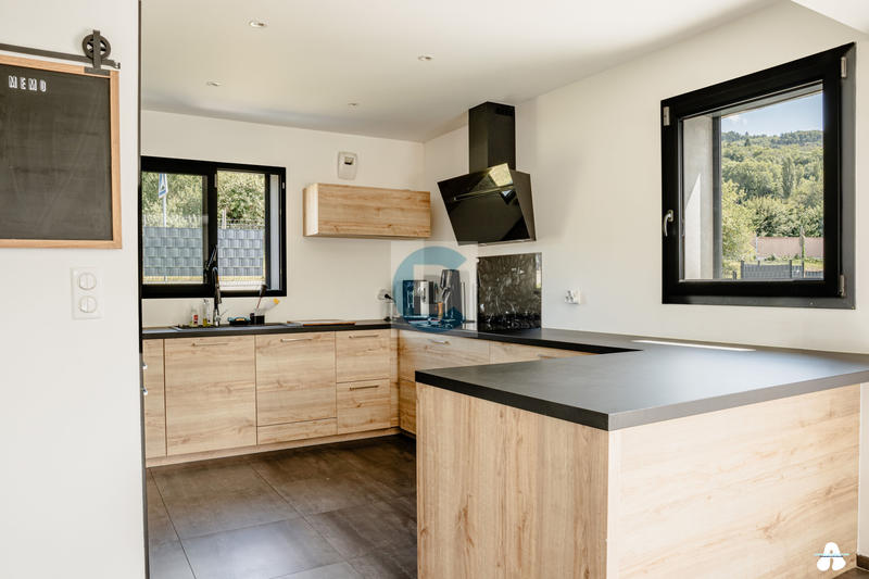 Maison - 96 m² - 5 pièces