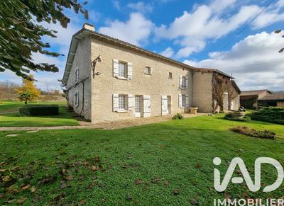 Maison - 254 m² - 6 pièces