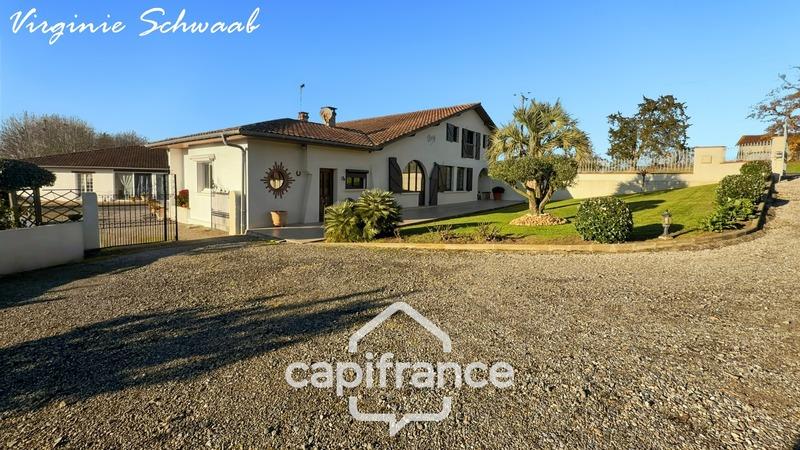 Maison - 219 m² - 8 pièces