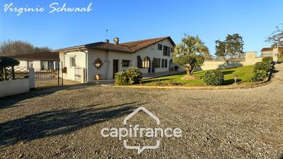 Maison - 219 m² - 8 pièces