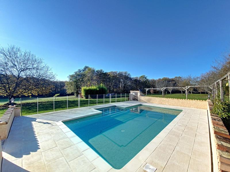 Maison traditionnelle - 287 m² - 9 pièces