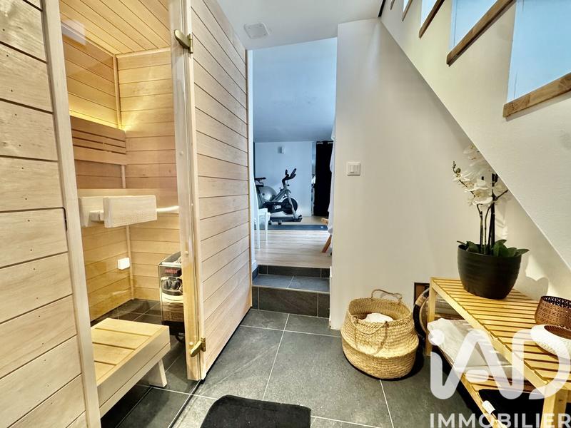 Maison - 300 m² - 7 pièces