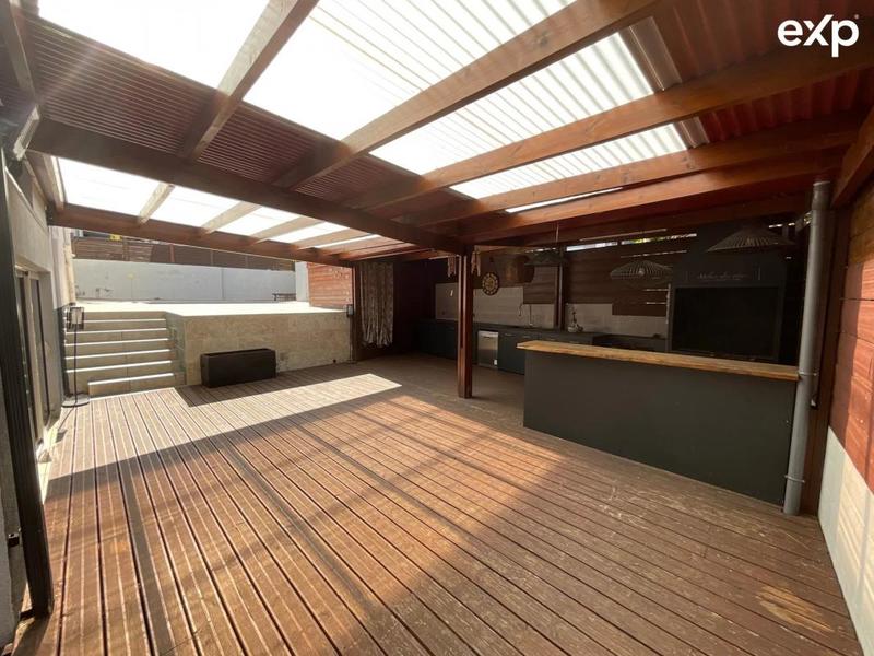 Maison - 310 m² - 8 pièces