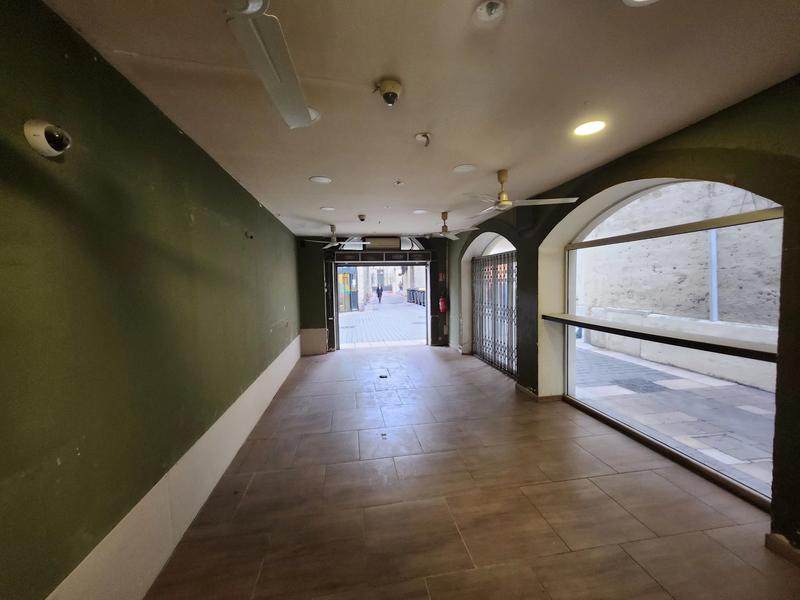 Local commercial - 149 m² - 8 pièces