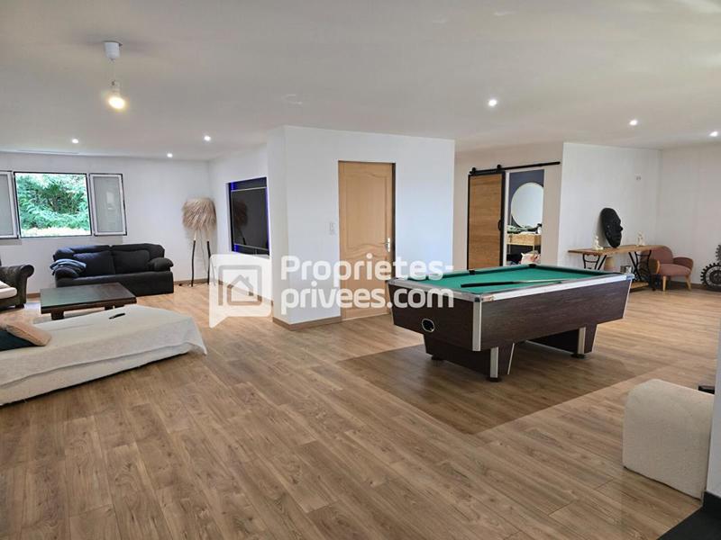 Maison - 308 m² - 9 pièces