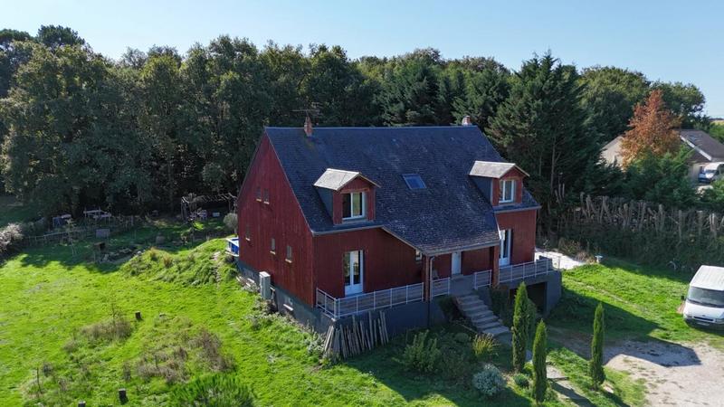 Maison - 245 m² - 9 pièces