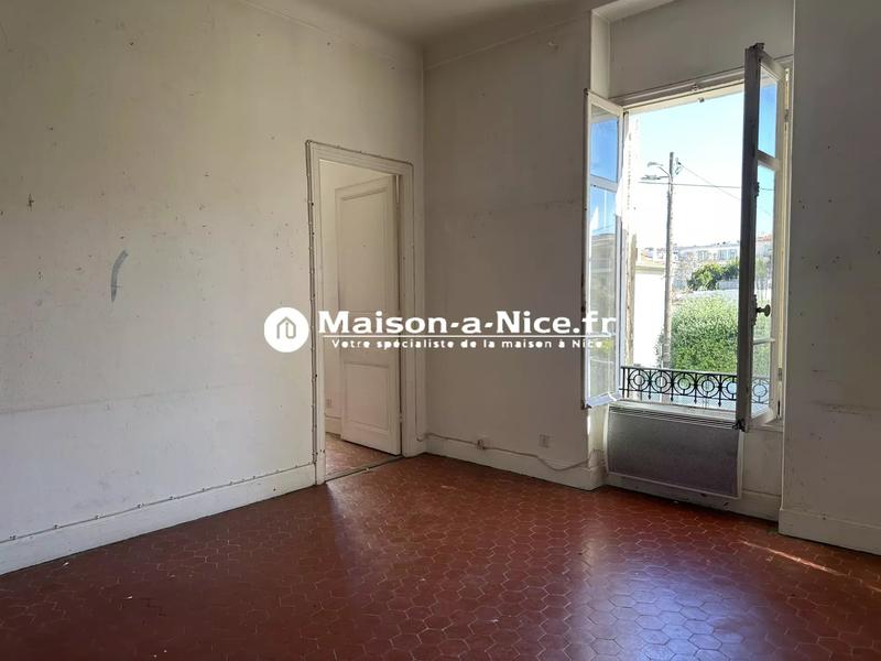 Maison - 300 m² - 12 pièces