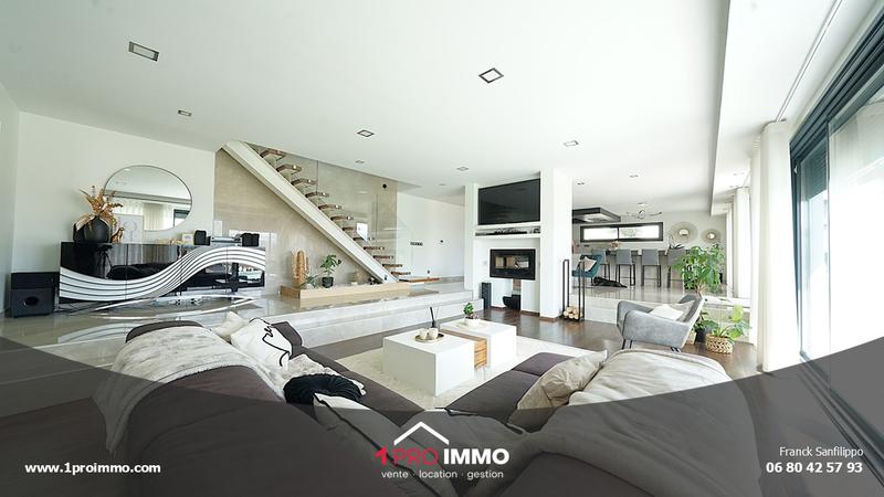 Maison - 230 m² - 6 pièces