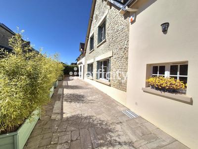 Maison - 200 m² - 7 pièces