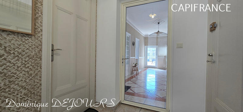 Maison - 230 m² - 9 pièces