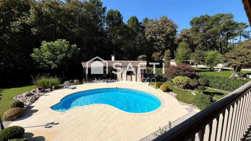 Maison - 238 m² - 7 pièces