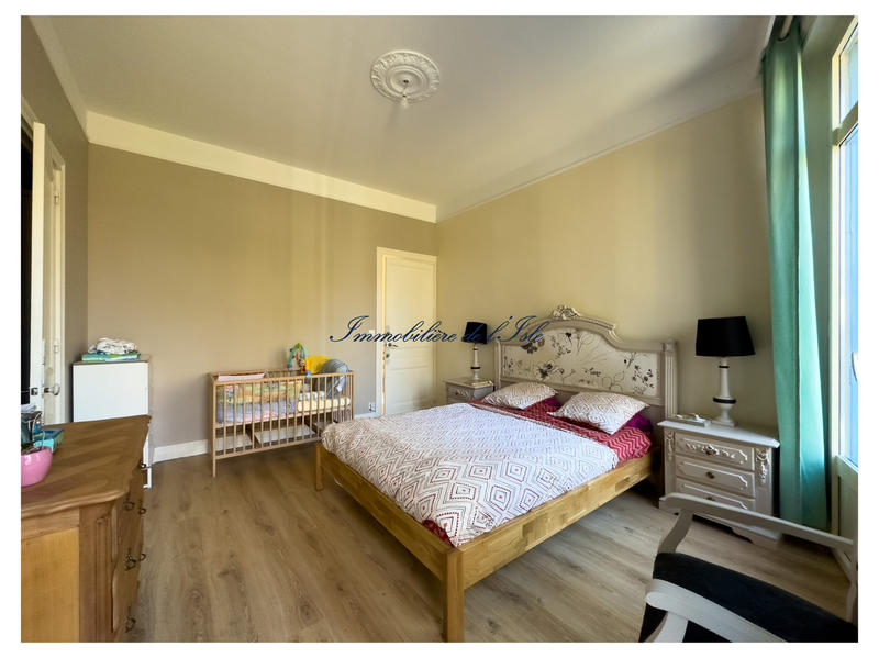 Maison - 266 m² - 12 pièces