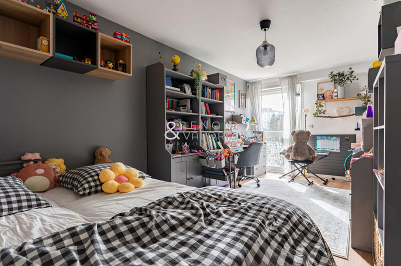 Bureau - 124 m² - 6 pièces