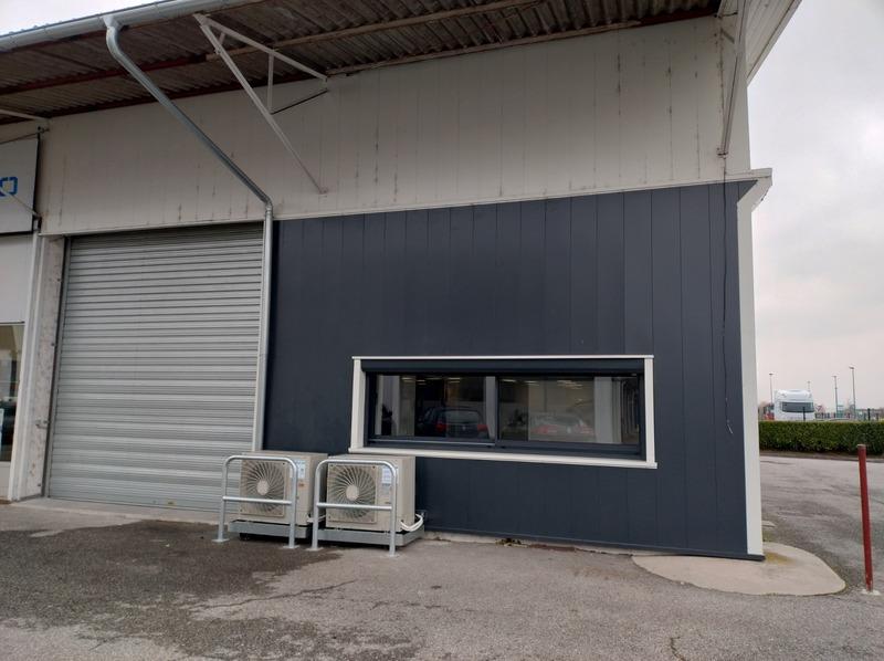 Local d'activité / Entrepôt - 200 m² - 5 pièces