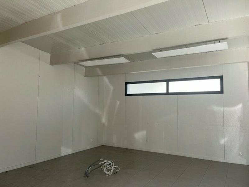 Local d'activité / Entrepôt - 300 m²