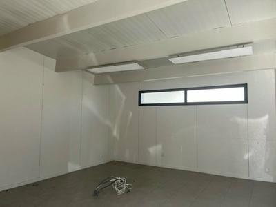 Local d'activité / Entrepôt - 300 m²