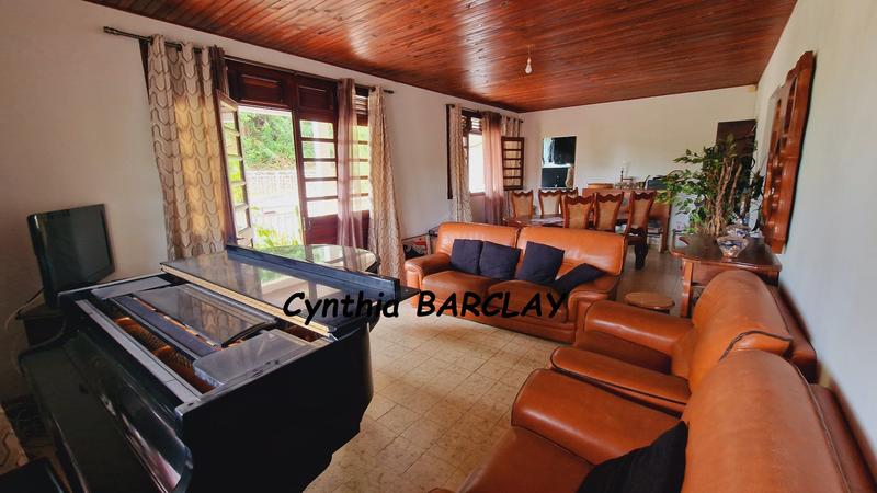 Maison - 300 m² - 8 pièces