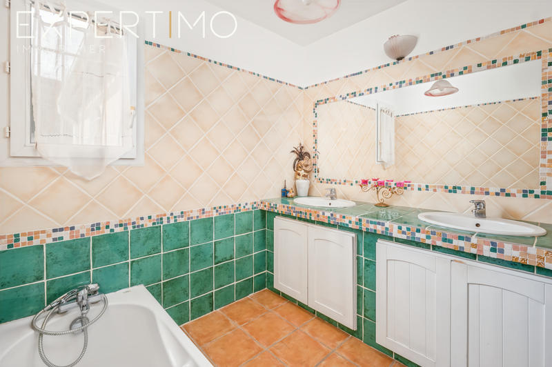 Villa - 167 m² - 6 pièces