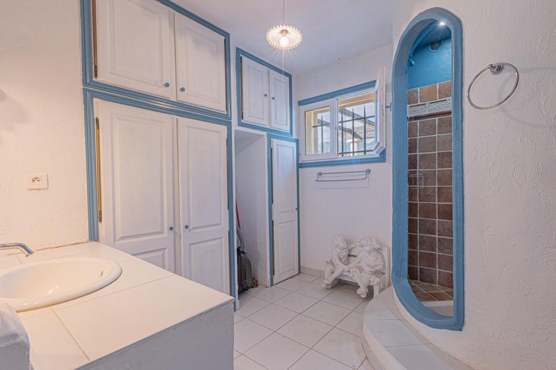 Maison - 205 m² - 6 pièces