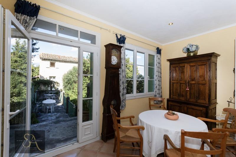 Maison - 460 m² - 13 pièces