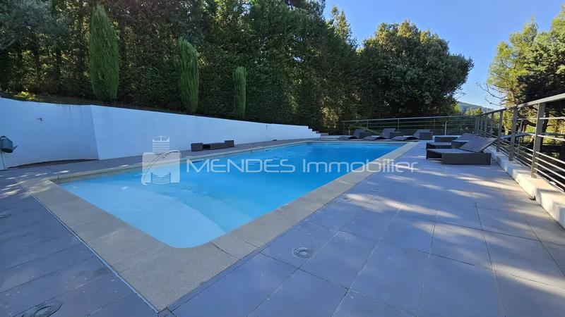 Villa - 353 m² - 6 pièces