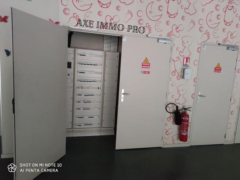 Local commercial - 1 854 m² - 5 pièces