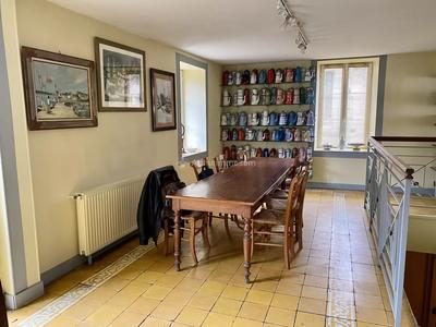 Maison - 220 m² - 8 pièces