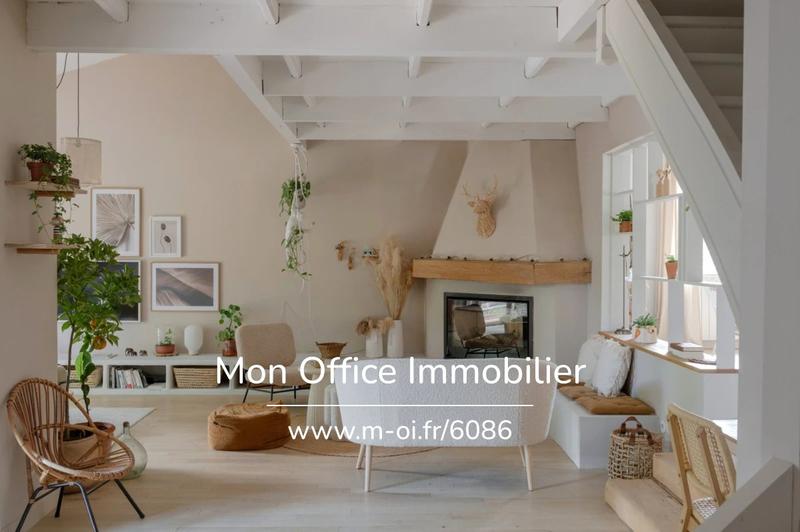 Maison - 230 m² - 8 pièces