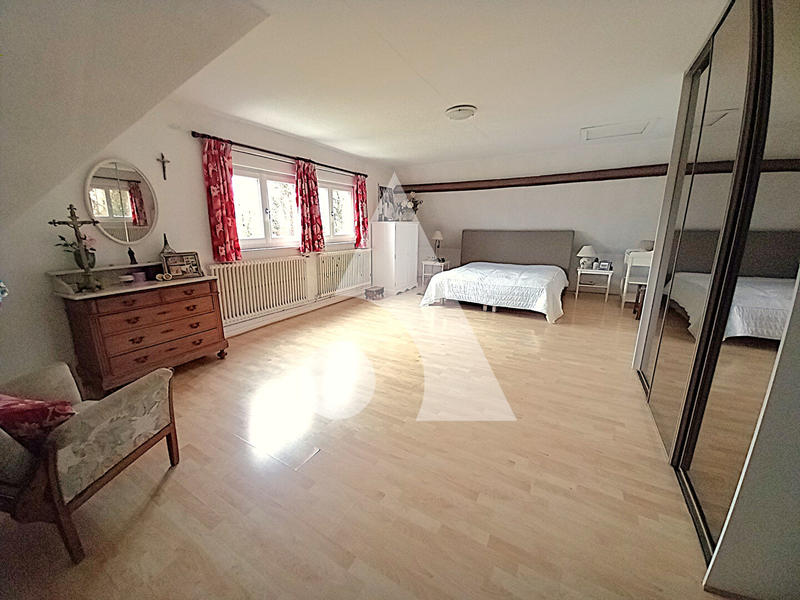 Maison - 258 m² - 11 pièces