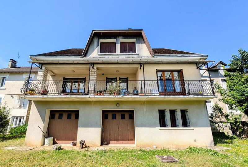 Maison - 210 m² - 8 pièces