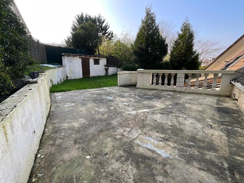 Maison - 227 m² - 9 pièces