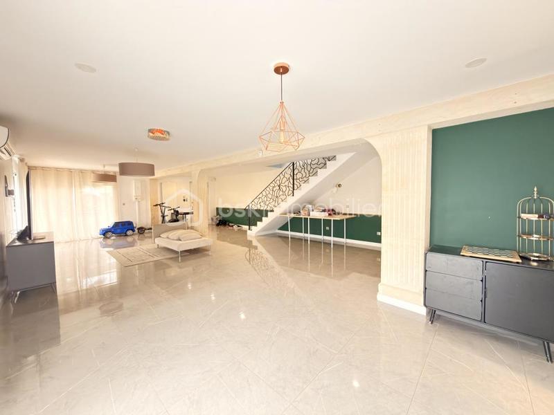 Maison - 185 m² - 6 pièces