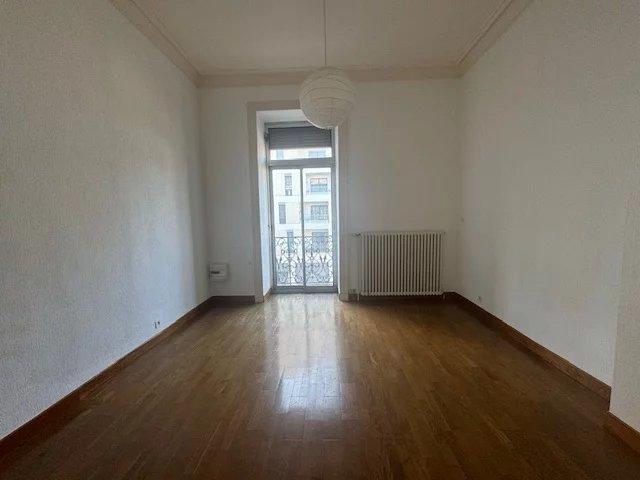 Appartement - 100 m² - 4 pièces