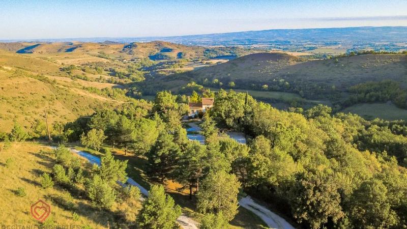 Propriété - 277 m² - 13 pièces