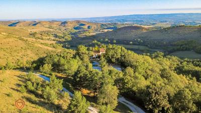 Propriété - 277 m² - 13 pièces