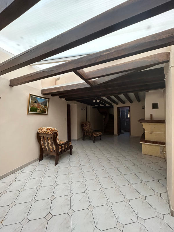 Maison - 230 m² - 10 pièces