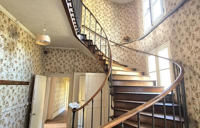 Maison - 396 m² - 16 pièces