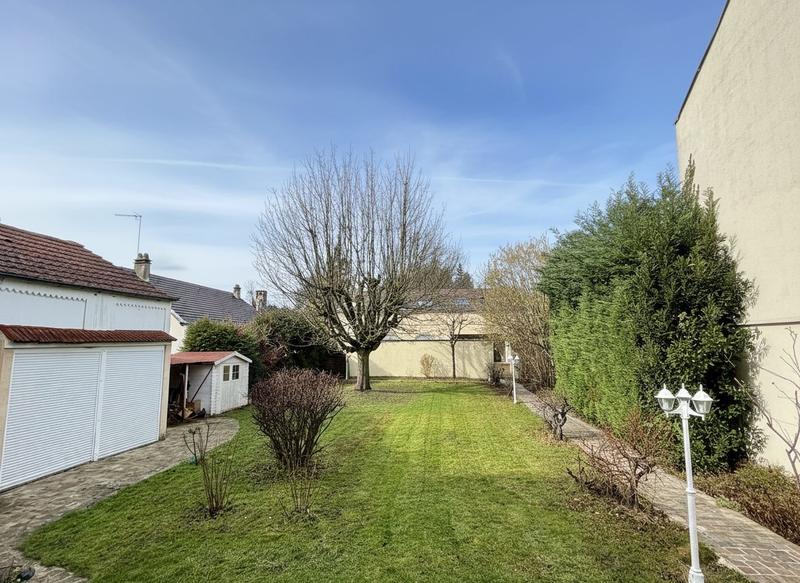 Maison - 223 m² - 12 pièces