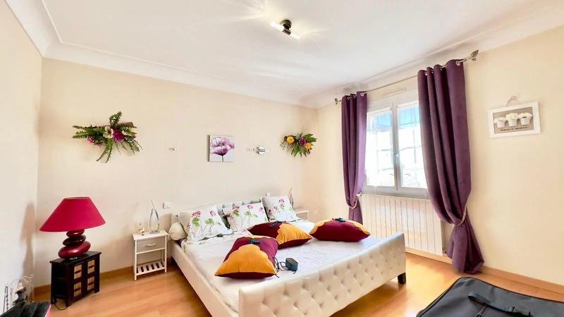 Maison - 349 m² - 10 pièces