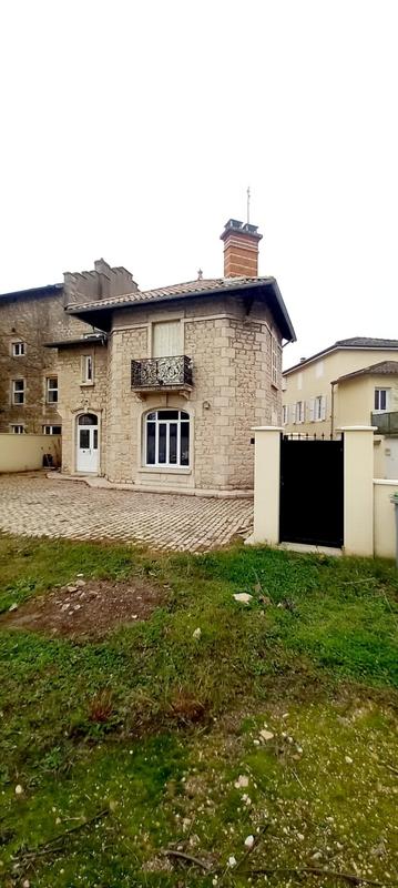 Maison - 300 m² - 6 pièces