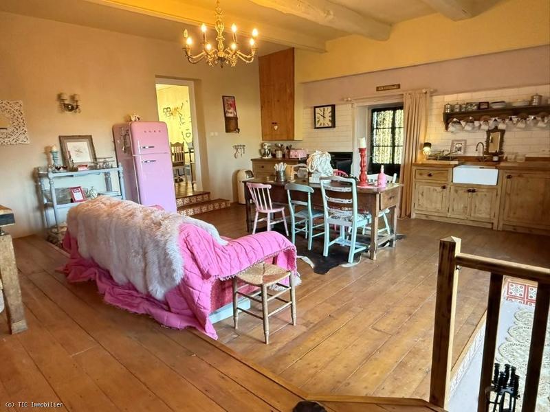 Maison de village - 495 m² - 10 pièces