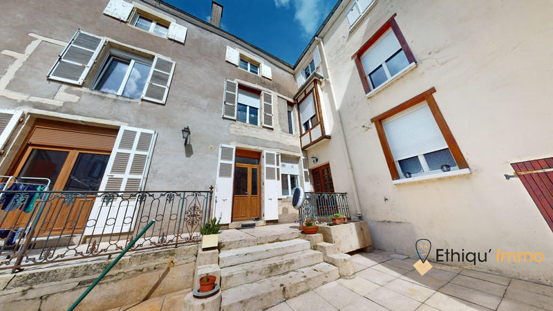 Maison - 287 m² - 8 pièces