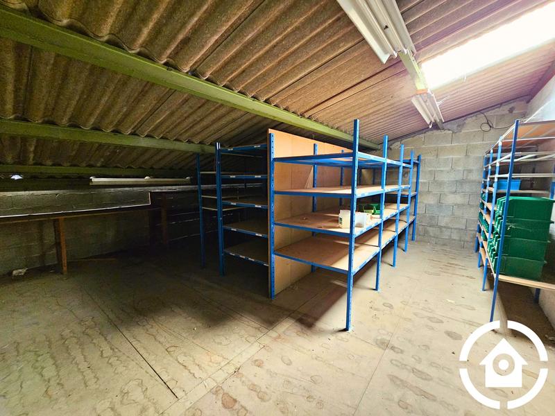 Entrepôt - 216 m²
