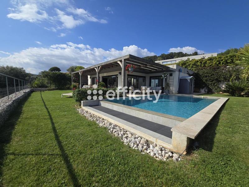 Maison - 140 m² - 5 pièces