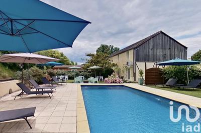 Maison - 260 m² - 11 pièces